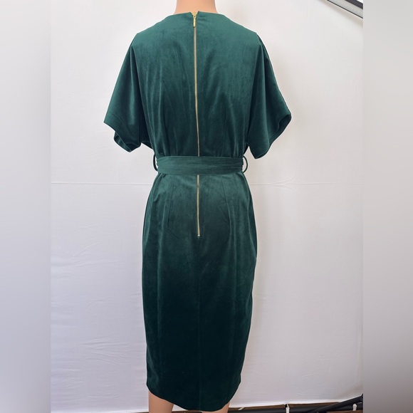 Elegant Green Wrap Dress - Picture 5 of 6